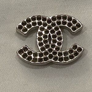 Chanel cc metal logo